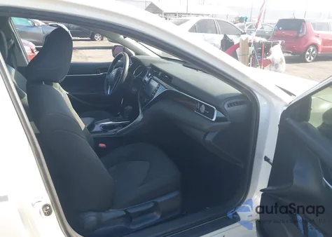 2018 Toyota Camry Le z USA, uszkodzony, nr VIN JTNB11HK3J3048797